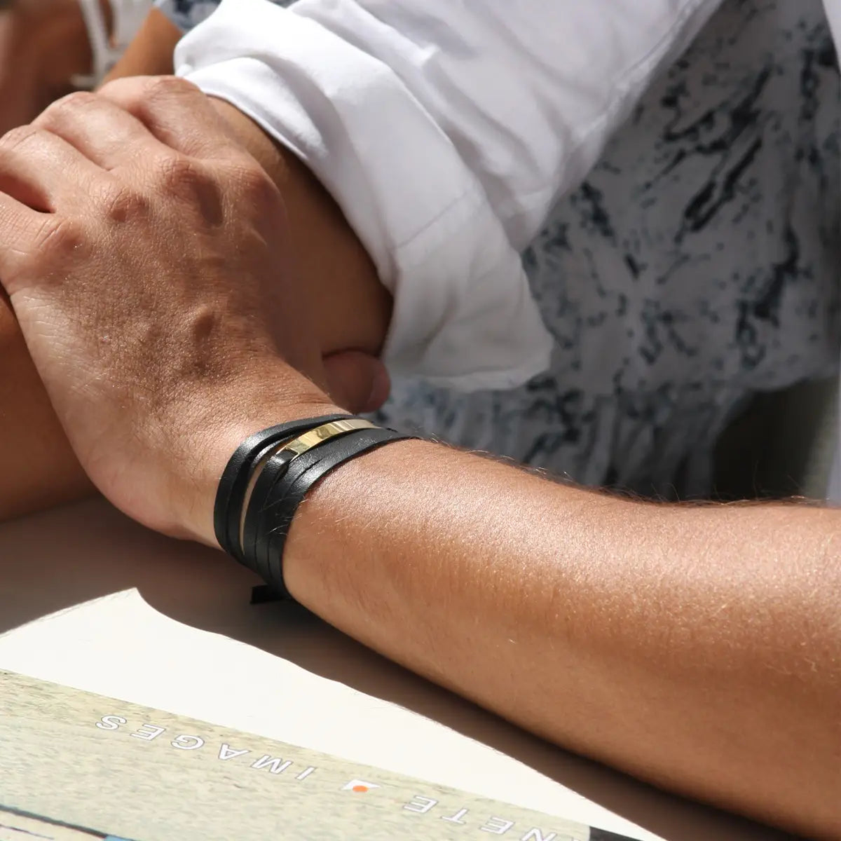 bracelets homme personnalisables noir et or gravure