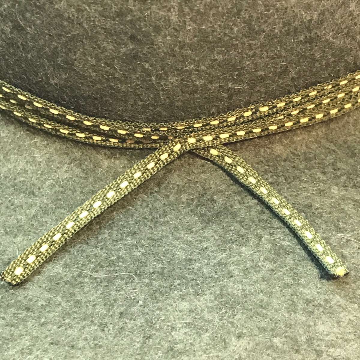 Chapeau Kaki Paris détail